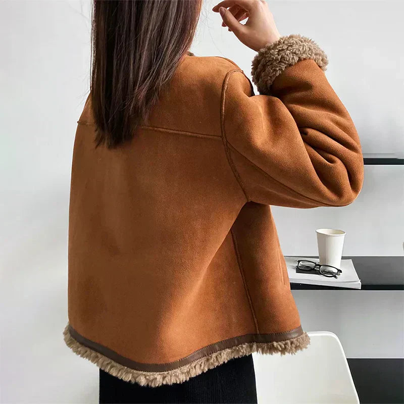 Kaia | Manteau en cuir avec des boutons